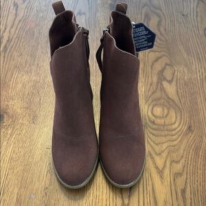 NWT TOMS Brown Suede Ankle Boots size 8